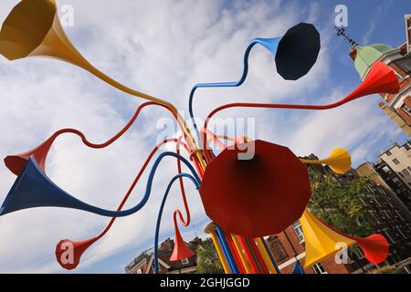 Sonic Bloom, installation interactive de l'artiste Yuri Suzuki dans Brown Hart Gardens, Mayfair, Londres Banque D'Images