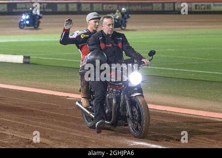 MANCHESTER, ROYAUME-UNI. 6 SEPT. Les cavaliers à l'arrière des motos Triumph appartenant au club des propriétaires de Triumph qui ont assisté à la réunion lors du match SGB Premiership entre Belle vue Aces et Sheffield Tigers au National Speedway Stadium, Manchester, le lundi 6 septembre 2021. (Credit: Ian Charles | MI News) Credit: MI News & Sport /Alay Live News Banque D'Images