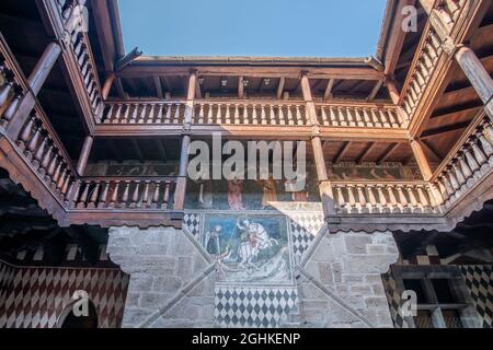 Les intérieurs décorés de l'ancien château de Fénis, Valle d'Aoste, Italie Banque D'Images