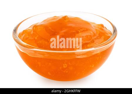 Confiture d'abricot dans un bol en verre isolé sur blanc. Banque D'Images