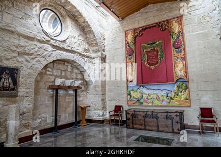 Alcala la Real, Espagne. 23 août 2021. L'église de la Grande Abbaye a été érigée dans la forteresse de la Mota pour l'abbaye du Conseil Royal. Banque D'Images