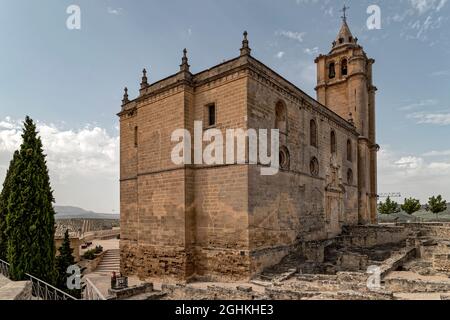 Alcala la Real, Espagne. 23 août 2021. L'église de la Grande Abbaye a été érigée dans la forteresse de la Mota pour l'abbaye du Conseil Royal. Banque D'Images