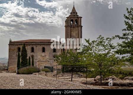 Alcala la Real, Espagne. 23 août 2021. L'église de la Grande Abbaye a été érigée dans la forteresse de la Mota pour l'abbaye du Conseil Royal. Banque D'Images