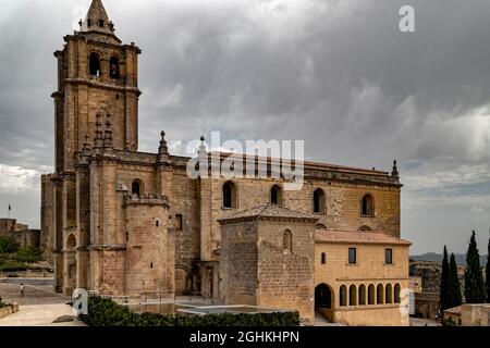 Alcala la Real, Espagne. 23 août 2021. L'église de la Grande Abbaye a été érigée dans la forteresse de la Mota pour l'abbaye du Conseil Royal. Banque D'Images