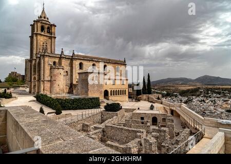 Alcala la Real, Espagne. 23 août 2021. L'église de la Grande Abbaye a été érigée dans la forteresse de la Mota pour l'abbaye du Conseil Royal. Banque D'Images