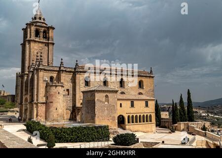 Alcala la Real, Espagne. 23 août 2021. L'église de la Grande Abbaye a été érigée dans la forteresse de la Mota pour l'abbaye du Conseil Royal. Banque D'Images