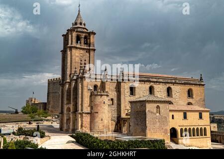 Alcala la Real, Espagne. 23 août 2021. L'église de la Grande Abbaye a été érigée dans la forteresse de la Mota pour l'abbaye du Conseil Royal. Banque D'Images