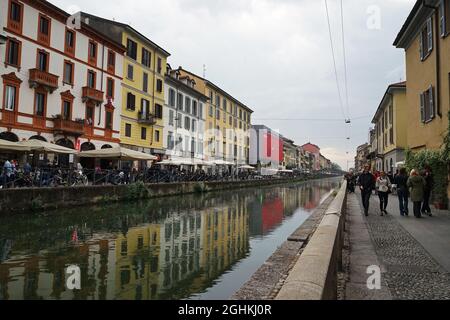 Architecture extérieure et décoration de Naviglio Grande situé dans le quartier de Navigli, le canal historique de Milan et le magasin d'antiquités- Italie Banque D'Images