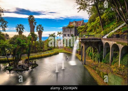 Fontaine dans le jardin du Monte Palace situé à Funchal, île de Madère, Portugal Banque D'Images