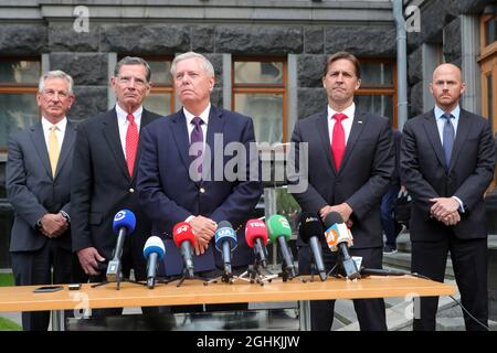 Non exclusif : KIEV, UKRAINE - le 06 SEPTEMBRE 2021 - les sénateurs américains Tommy Tuberville, John Barrasso, Lindsey Graham, Ben Sasse et le député William Ti Banque D'Images