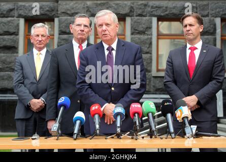 Non exclusif: KIEV, UKRAINE - 06 SEPTEMBRE 2021 - les sénateurs américains Tommy Tuberville, John Barrasso, Lindsey Graham, Ben Sasse (de gauche à droite) sont photographiés dans le cadre de la photographie Banque D'Images