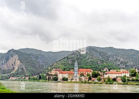Dürnstein sur les rives du Danube, la Wachau (Autriche) ; Dürnstein an der Donau Banque D'Images