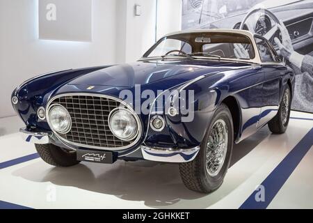 Modène, Italie - 14 août 2021 : exposition de Ferrari 212 Inter au musée Enzo Ferrari, Modène, Italie. Banque D'Images