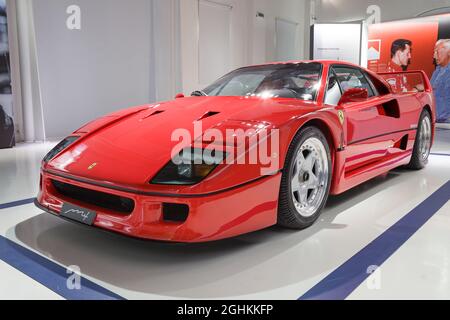 Modène, Italie - 14 août 2021 : Ferrari F40 présenté au musée Enzo Ferrari, Modène, Italie. Banque D'Images