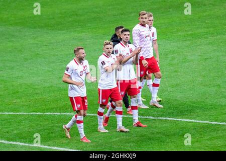 De gauche à droite, Tymoteusz Puchacz, Kamil Jozwiak et Jakub Moder sont vus après le match de qualification de la coupe du monde de la FIFA 2022 au Qatar entre la Pologne et l'Albanie au stade PGE Narodowy. (Note finale; Pologne 4:1 Albanie) Banque D'Images