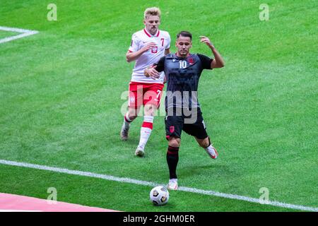 Varsovie, Pologne. 02 septembre 2021. Kamil Jozwiak, de Pologne, et Rey Manaj, d'Albanie, en action lors du match de qualification Qatar de la coupe du monde de la FIFA 2022 entre la Pologne et l'Albanie au stade PGE Narodowy. (Note finale; Pologne 4:1 Albanie) (photo de Mikolaj Barbanell/SOPA Images/Sipa USA) crédit: SIPA USA/Alay Live News Banque D'Images