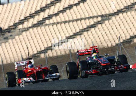 02.04.2012, Barcelone, Espagne, Lewis Hamilton (GBR), McLaren Mercedes et Fernando Alonso (ESP), Scuderia Ferrari - tests de Formule 1, 2e jour - Championnat du monde de Formule 1 Banque D'Images