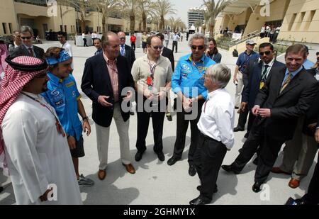 Sheikh Salmen ben Hamed Al Khalifa (Prince héritier de Bahreïn), Fernando Alonso, ESP, Renault F1 Team, Juan Carlos I. (Roi d'Espagne), Prinz Albert (Prince de Monaco), Flavio Briatore, ITA, Renault, Teamheef, Directeur général, Portrait, Bernie Ecclestone, GBR, Prinz Andrew (duc de York; membre de la famille royale), Portrait, Championnat du monde de Formule 1, Rd 3, Grand Prix de Bahreïn, BHR Banque D'Images