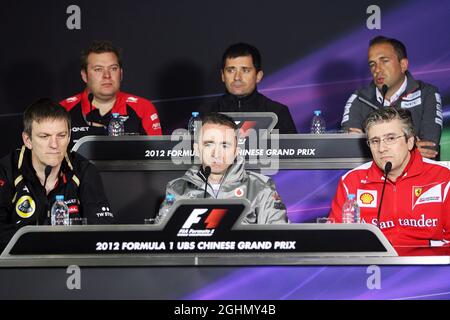 Conférence de presse de la FIA (de l'arrière-plan (de gauche à droite) : Dave Greenwood (GBR) Marussia Racing ; Toni Cuquerella (ESP) Hispania Racing F1 Team (HRT) Directeur technique ; Matt Morris (GBR) Sauger Directeur général ; Allison James (GBR) Directeur technique de l'écurie Lotus F1 Team ; Paddy Lowe (GBR) Directeur technique McLaren ; Pat Fry (GBR) Ferrari Directeur technique adjoint et responsable de l'ingénierie des courses. 13.04.2012. Championnat du monde de Formule 1, Rd 3, Grand Prix de Chine, Shanghai, Chine, Journée d'entraînement Banque D'Images