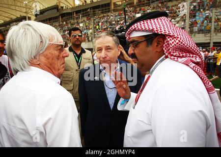 (De gauche à droite): Bernie Ecclestone (GBR) CEO du Groupe Formula One (FOM) avec Jean Todt (FRA) Président de la FIA et Muhammed Al Khalifa (BRN) Président du circuit de Bahreïn sur le réseau. Banque D'Images