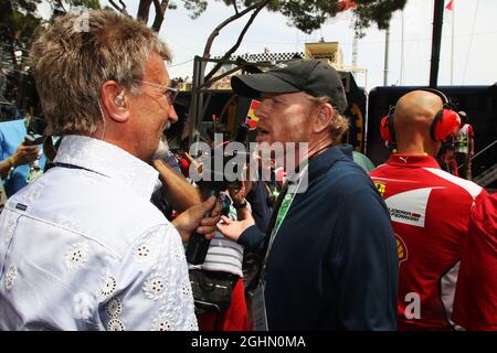 (De gauche à droite): Eddie Jordan (IRE) BBC Television pundit avec Ron Howard (USA) film Director sur la grille. 27.05.2012. Championnat du monde de Formule 1, Rd 6, Grand Prix de Monaco, Monte Carlo, Monaco, Jour de la course Banque D'Images