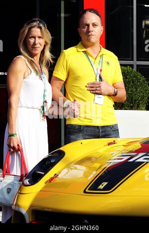 Benjamin Sloss Treynor (Etats-Unis) Vice-président du groupe de gestion de Google se présente avec une Ferrari 512 qu'il a gagné dans une vente aux enchères pour recueillir des fonds pour les victimes du tremblement de terre italien. 08.09.2012. Championnat du monde de Formule 1, Rd 13, Grand Prix d'Italie, Monza, Italie, Jour de qualification Banque D'Images