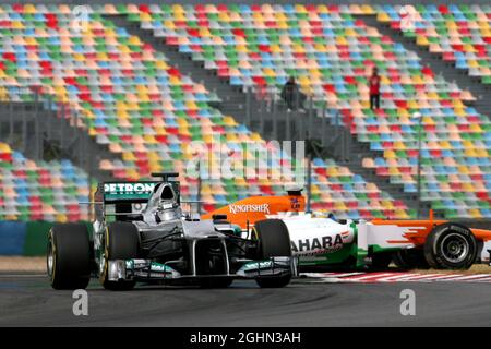 Sam Bird (GBR), pilote d'essai, Mercedes AMG F1 et Luiz Razia (BRA), Sahara Force India F1 Team 11.09.2012. Test des jeunes pilotes Formula One, 1er jour, Magny-cours, France. Banque D'Images