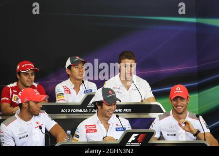 Conférence de presse de la FIA (de l'arrière-rang (de gauche à droite)) : Felipe Massa (BRA) Ferrari; Kamui Kobayashi (JPN) Sauber; Paul di Resta (GBR) Sahara Force India F1; Lewis Hamilton (GBR) McLaren; Sergio Perez (MEX) Sauber; Jenson Button (GBR) McLaren. 04.10.2012. Championnat du monde de Formule 1, Rd 15, Grand Prix japonais, Suzuka, Japon, Journée de préparation. Banque D'Images