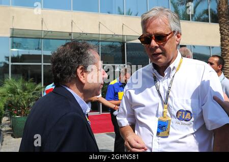 Jean Todt (FRA) Président de la FIA avec Lars Osterlind (SWE) délégué de la FIA. 03.11.2012. Formula 1 World Championship, Rd 18, Grand Prix d'Abu Dhabi, circuit Yas Marina, Abu Dhabi, Journée de qualification. Banque D'Images