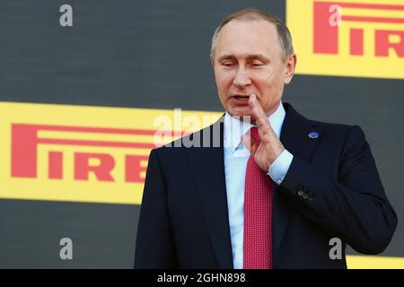 Vladimir Poutine (RUS) Président de la Fédération de Russie sur le podium. 01.05.2016. Championnat du monde de Formule 1, Rd 4, Grand Prix de Russie, Sotchi Autodrom, Sotchi, Russie, jour de la course. Le crédit photo doit être lu : images XPB/Press Association. Banque D'Images