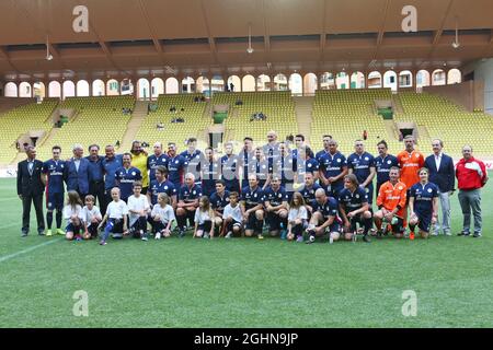 Faites la queue lors d'un match de football caritatif. Grand Prix de Monaco, mardi 24 mai 2016. Monte Carlo, Monaco. 24.05.2016. Championnat du monde de Formule 1, Rd 6, Grand Prix de Monaco, Monte Carlo, Monaco, Mardi football. Le crédit photo doit être lu : images XPB/Press Association. Banque D'Images