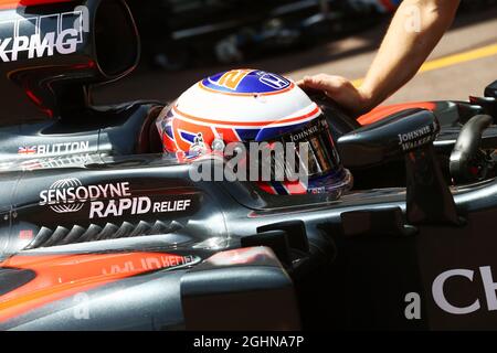 Jenson Button (GBR) McLaren MP4-31. 28.05.2016. Championnat du monde de Formule 1, Rd 6, Grand Prix de Monaco, Monte Carlo, Monaco, Jour de qualification. Le crédit photo doit être lu : images XPB/Press Association. Banque D'Images