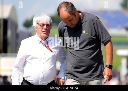 (De gauche à droite) : Bernie Ecclestone (GBR) avec Gerhard Berger (AUT). 02.07.2016. Championnat du monde de Formule 1, Rd 9, Grand Prix d'Autriche, Spielberg, Autriche, Jour de qualification. Le crédit photo doit être lu : images XPB/Press Association. Banque D'Images