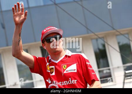 Kimi Raikkonen (fin) Ferrari sur le défilé des pilotes. 24.07.2016. Championnat du monde de Formule 1, Rd 11, Grand Prix de Hongrie, Budapest, Hongrie, Jour de la course. Le crédit photo doit être lu : images XPB/Press Association. Banque D'Images