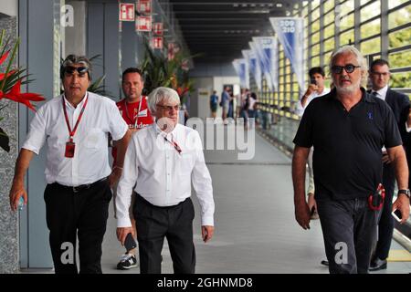 Pasquale Lattuneddu (ITA) de la FOM avec Bernie Ecclestone (GBR) et Flavio Briatore (ITA). 02.09.2016. Championnat du monde de Formule 1, Rd 14, Grand Prix d'Italie, Monza, Italie, Journée d'entraînement. Le crédit photo doit être lu : images XPB/Press Association. Banque D'Images