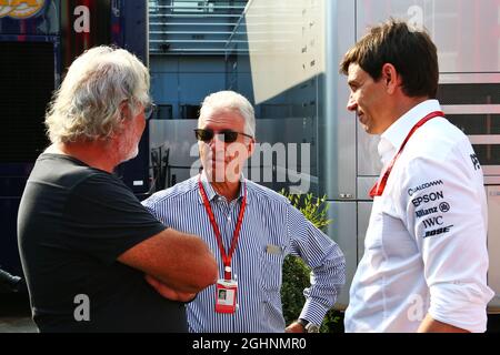 (De gauche à droite): Flavio Briatore (ITA) avec Piero Ferrari (ITA) Ferrari Vice-président et Toto Wolff (GER) Mercedes AMG F1 actionnaire et directeur exécutif. 03.09.2016. Championnat du monde de Formule 1, Rd 14, Grand Prix d'Italie, Monza, Italie, Jour de qualification. Le crédit photo doit être lu : images XPB/Press Association. Banque D'Images