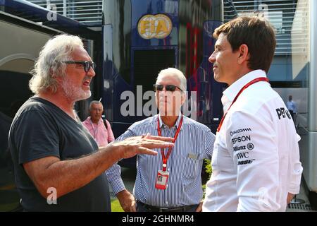 (De gauche à droite): Flavio Briatore (ITA) avec Piero Ferrari (ITA) Ferrari Vice-président et Toto Wolff (GER) Mercedes AMG F1 actionnaire et directeur exécutif. 03.09.2016. Championnat du monde de Formule 1, Rd 14, Grand Prix d'Italie, Monza, Italie, Jour de qualification. Le crédit photo doit être lu : images XPB/Press Association. Banque D'Images