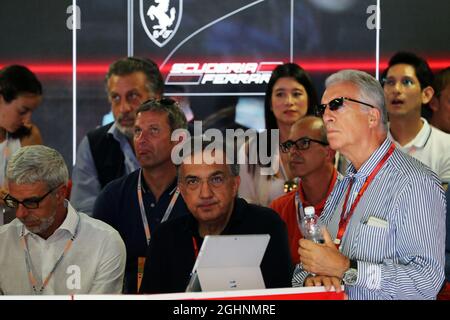 Sergio Marchionne (ITA), Président-directeur général de Ferrari de Fiat Chrysler automobiles (Centre) et Piero Ferrari (ITA) Ferrari Vice-président (à droite) qualifications montre. 03.09.2016. Championnat du monde de Formule 1, Rd 14, Grand Prix d'Italie, Monza, Italie, Jour de qualification. Le crédit photo doit être lu : images XPB/Press Association. Banque D'Images