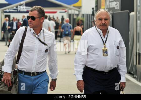 (De gauche à droite): Tom Kristensen (DEN) Asteward de la FIA avec Jose Abed (MEX) Vice-président de la FIA. 04.09.2016. Championnat du monde de Formule 1, Rd 14, Grand Prix d'Italie, Monza, Italie, Jour de la course. Le crédit photo doit être lu : images XPB/Press Association. Banque D'Images