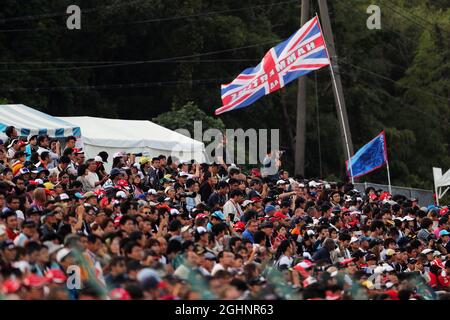 Fans dans la tribune. 08.10.2016. Championnat du monde de Formule 1, Rd 17, Grand Prix japonais, Suzuka, Japon, Jour de qualification. Le crédit photo doit être lu : images XPB/Press Association. Banque D'Images