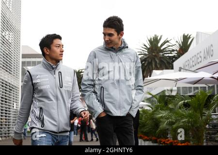 (De gauche à droite): Rio Haryanto (IDN) Manor Racing avec Esteban Ocon (FRA) Manor Racing. 28.10.2016. Championnat du monde de Formule 1, Rd 19, Grand Prix mexicain, Mexico, Mexique, Journée d'entraînement. Le crédit photo doit être lu : images XPB/Press Association. Banque D'Images
