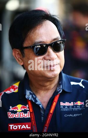 Chalerm Yoovidhya (THA) copropriétaire de Red Bull Racing. 27.11.2016. Championnat du monde de Formule 1, Rd 21, Grand Prix d'Abu Dhabi, circuit Yas Marina, Abu Dhabi, jour de la course. Le crédit photo doit être lu : images XPB/Press Association. Banque D'Images