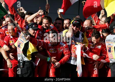 Célébrez Ferrari au parc ferme. Grand Prix d'Australie, dimanche 26 mars 2017. Albert Park, Melbourne, Australie. 26.03.2017. Championnat du monde de Formule 1, Rd 1, Grand Prix d'Australie, Albert Park, Melbourne, Australie, jour de la course. Le crédit photo doit être lu : images XPB/Press Association. Banque D'Images