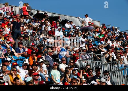 Fans dans la tribune. 30.04.2017. Championnat du monde de Formule 1, Rd 4, Grand Prix de Russie, Sotchi Autodrom, Sotchi, Russie, jour de la course. Le crédit photo doit être lu : images XPB/Press Association. Banque D'Images