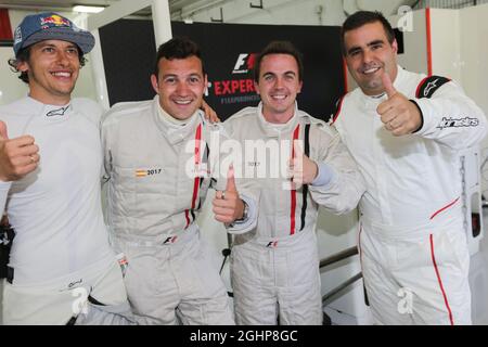 (De gauche à droite): Patrick Friesacher (AUT); Wwill Buxton (GBR) NBC Sports Network TV Presenter; Frankie Muniz (USA) acteur; et Zsolt Baumgartner (HUN) - Two-Seater F1 expériences. Grand Prix d'Espagne, samedi 13 mai 2017. Barcelone, Espagne. 13.05.2017. Championnat du monde de Formule 1, Rd 5, Grand Prix d'Espagne, Barcelone, Espagne, Jour de qualification. Le crédit photo doit être lu : images XPB/Press Association. Banque D'Images