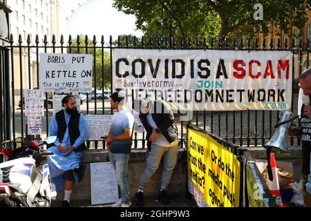 Londres, Royaume-Uni. 7 septembre 2021. Un petit groupe d'anti-Vaxxers a organisé une paisible manifestation à Whitehall. Credit: Uwe Deffner/Alay Live News Banque D'Images