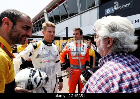 (De gauche à droite): Cyril Abiteboul (FRA) Renault Sport F1 Directeur général avec Nico Hulkenberg (GER) Renault Sport F1 Team; Jolyon Palmer (GBR) Renault Sport F1 Team; et George Lucas (USA) Star Wars Creator. 28.05.2017. Championnat du monde de Formule 1, Rd 6, Grand Prix de Monaco, Monte Carlo, Monaco, Jour de la course. Le crédit photo doit être lu : images XPB/Press Association. Banque D'Images