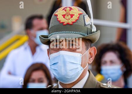 Rieti, Italie. 07septembre 2021. Le général Francesco Paolo Figliuolo (portant un masque facial), commissaire extraordinaire à l'urgence de Covid19, visite le Centre des vaccins de Passo Corese, dans le centre logistique de l'Amazonie. (Photo de Riccardo Fabi/Pacific Press) crédit: Pacific Press Media production Corp./Alay Live News Banque D'Images