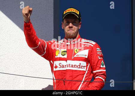 Le vainqueur de la course Sebastian Vettel (GER) Ferrari fête sur le podium. 30.07.2017. Championnat du monde de Formule 1, Rd 11, Grand Prix de Hongrie, Budapest, Hongrie, Jour de la course. Le crédit photo doit être lu : images XPB/Press Association. Banque D'Images