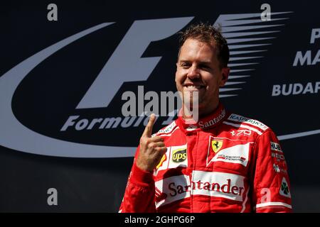 Le vainqueur de la course Sebastian Vettel (GER) Ferrari fête sur le podium. 30.07.2017. Championnat du monde de Formule 1, Rd 11, Grand Prix de Hongrie, Budapest, Hongrie, Jour de la course. Le crédit photo doit être lu : images XPB/Press Association. Banque D'Images